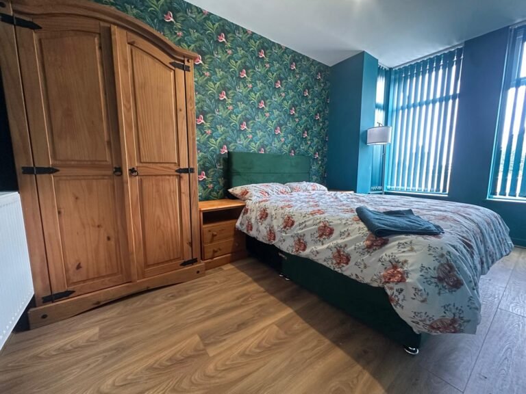 e3ef2713-aad8-4246-8227-e67c8da93c1e