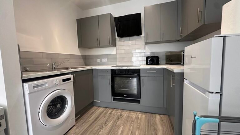 f63e1951-ab75-4777-8a13-a8e463d2e0a2